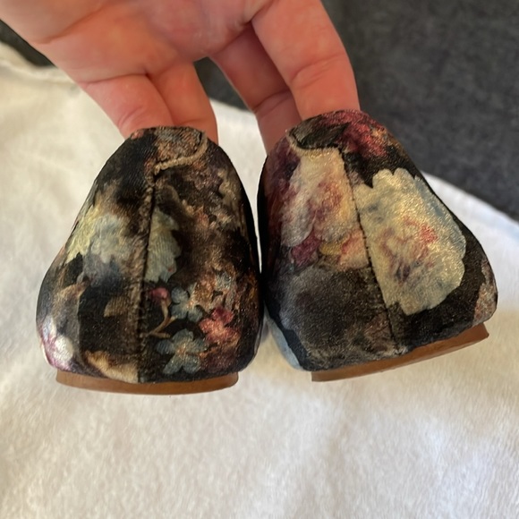 Anthropologie Floral Velvet Pointed D’Orsay Flats - Size 8 - Picture 6 of 9